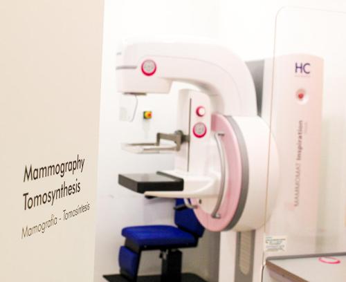 Mamógrafo por tomosíntesis